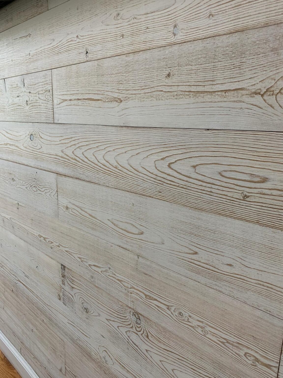 White washed - Peel and Stick planks WoodyWalls