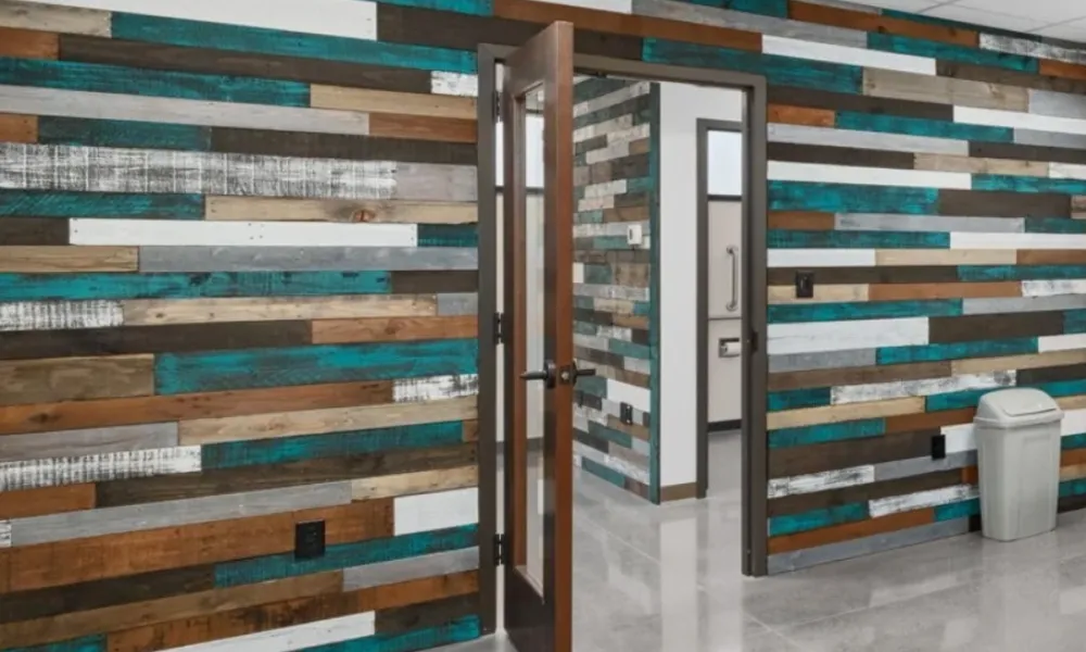 6. Multicolor Pallet Wall Using Barn Wood